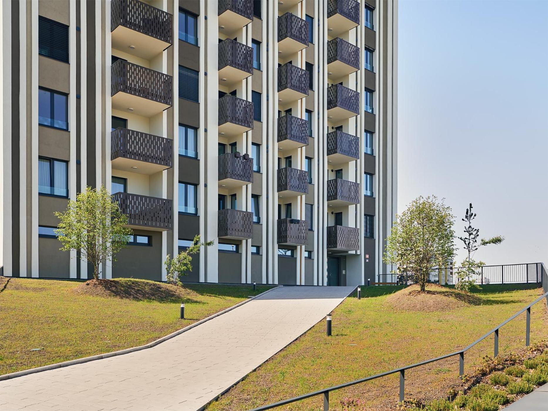 Luxury Sunny Home - Garage Parking, Metro, Balcony, Ps5 With Games Praga Exterior foto